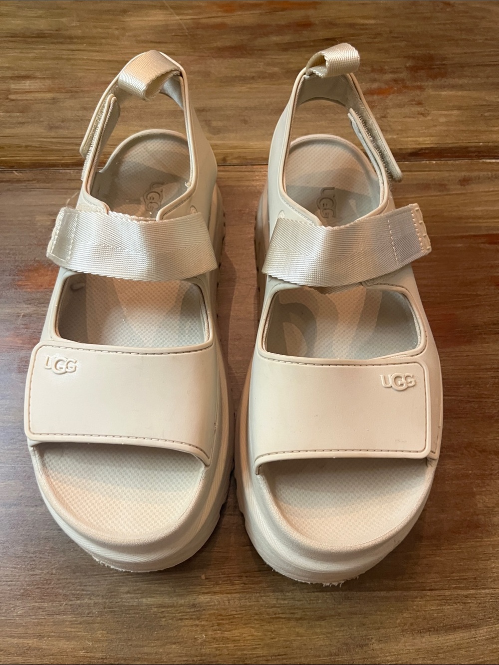 UGG Goldenglow Chunky Platform Sandals Shoes Sz 9